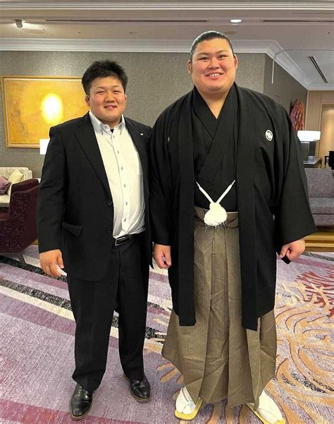 【大の里初優勝祝賀会】“憧れの先輩”と再会 世界王者・三輪隼斗から激励「大関、横綱になる力ある」― スポニチ Sponichi Annex スポーツ