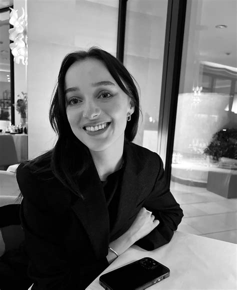 Phoebe Dynevor Nude Pics And Porn Scandal Planet