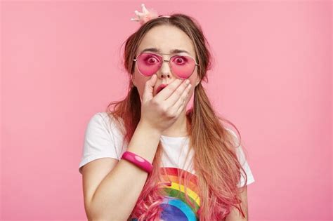 Free Photo Beautiful Woman With Trendy Pink Sunglasses