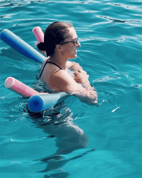 Iga Wi Tek W Bikini Na Wakacjach Zdj Cia Wiat Gwiazd