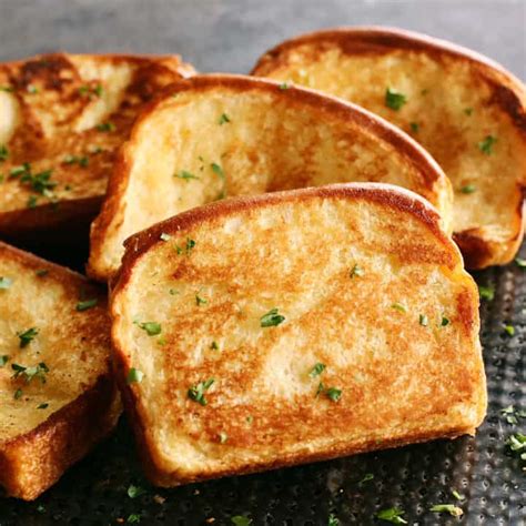 Easy Texas Toast Garlic Bread L A Farmgirl S Dabbles