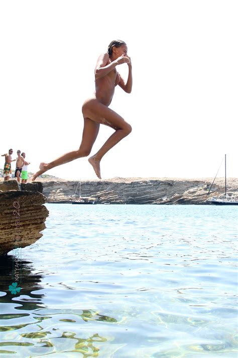 Princess Clover Shows Her Sexy Nude Body In Nature 14 Photos