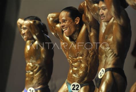 binaraga antara foto