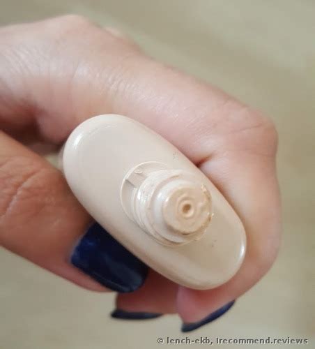 Bobbi Brown Nude Finish Tinted Spf Moisturizer An Awful Product That Wont Suit Everyone