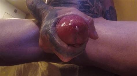 油を塗ったコックはそれが絶頂するまでストロークされます Pornhub Gay