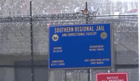 Southern Regional Jail guards indicted in death are still employees ...