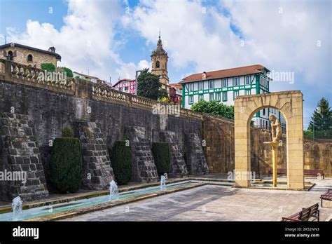 España provincia de Gipuzkoa Hondarribia pintoresco pueblo