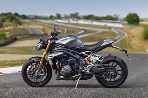 Triumphspeedtriple1200rsstatsmall34 Actu Moto