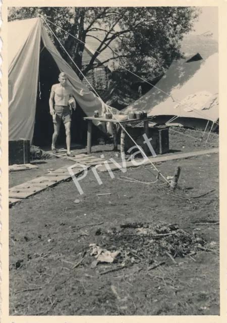 FOTO WK II Wehrmacht Soldaten nude Frühstück Lagerplatz K EUR PicClick DE