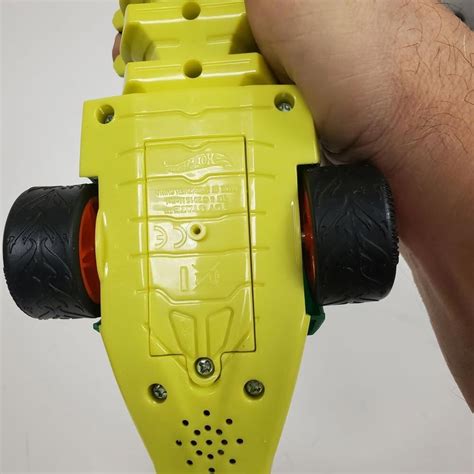 Hot Wheels Mutant Machines Commander Croc Sound Vehicle Tested Toy Crawling Property Room