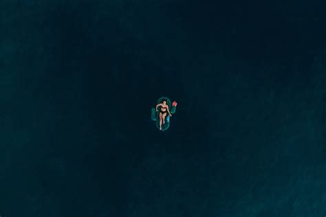 How The Bikini Bridge Replaced The Thigh Gap As The Lates