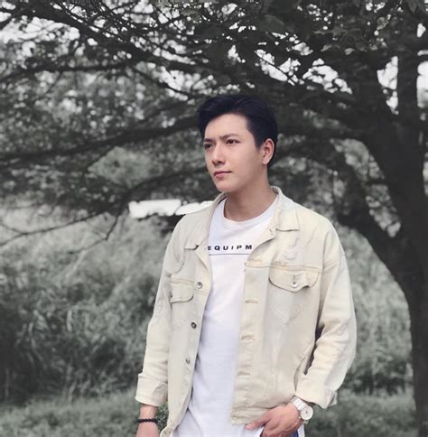 Thầy giáo body 6 múi và loạt hot boy được hội chị em săn lùng