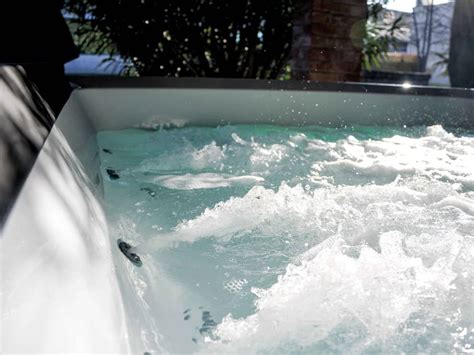 Divina M Spa Hydromassage Outdoor Hot Tub Seats By Novellini