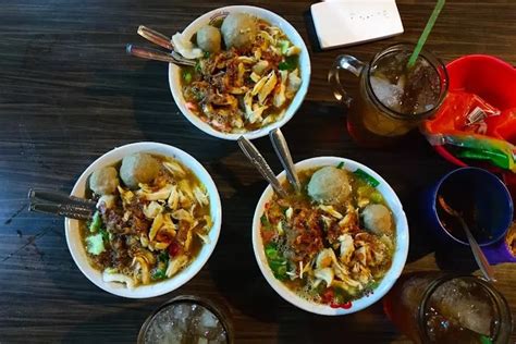 Berusia Sekitar 50 Tahunan Kombinasi Soto Dan Bakso Ini Jadi