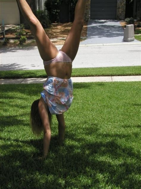 Amateurs Teen Public Handstands Gotta Love It Porn Pic
