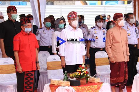 WAYAN KOSTER RANCANG PELABUHAN SAMPALAN DAN BIAS MUNJUT BERMOTIF UKIRAN