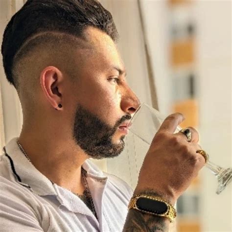 Jhonny Receives A Visit From Antonella In His Office And They Fuck Secretly From His Girlfriend