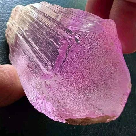 Rocks And Minerals Rocks And Crystals Kunzite Cabbage Amethyst