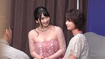 Creampie para una novia de años con pechos copa G que vino a fotografiar su boda XVIDEOS