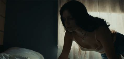 Nude Video Celebs Laetitia Casta Nude Noee Abita Nude Une Ile