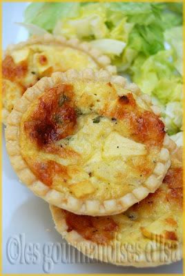 TARTELETTES AU CHEDDAR ET AUX POMMES AROMATISÉES AU THYM