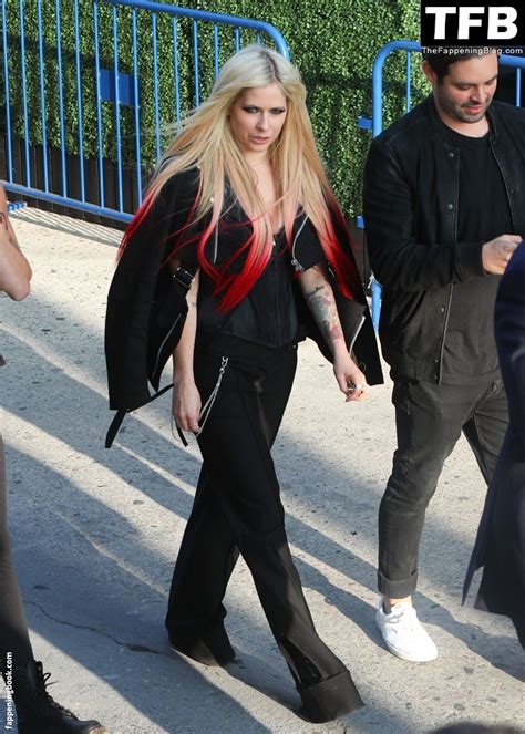 Avril Lavigne Nude The Fappening Photo 1477412 FappeningBook