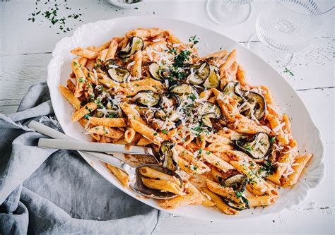 Penne mit Auberginen und gesalzenem Ricotta Küchenlounge