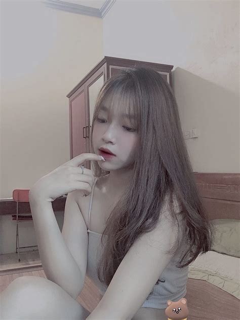 Hot girl đa tài Thị Nhung của gãy TV lộ clip nóng không che