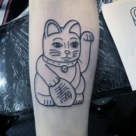 Maneki Neko Tattoos Explained: Origins, Meanings & Symbols