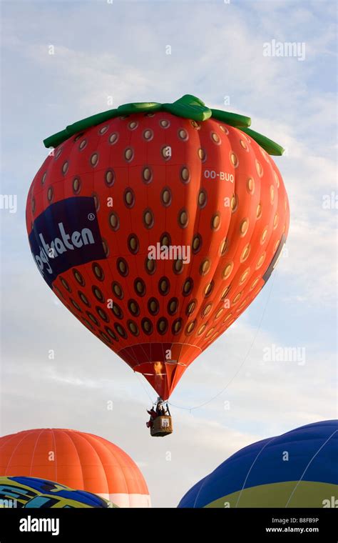 Hot Air Balloon Strawberry Hi Res Stock Photography And Images Alamy