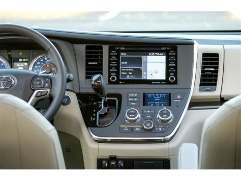 2018 Toyota Sienna: 103 Interior Photos | U.S. News