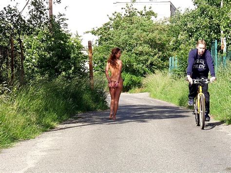 Girl Nude In Public Images Page 19