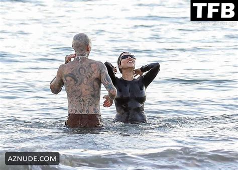 Kourtney Kardashian Sexy Seen Flaunting Her Hot Figure Alongside Travis Barker Celebrating Their