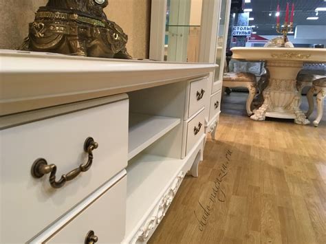 Тумба под телевизор классическая белая из массива бука купить по цене ...