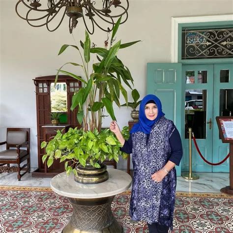 Portraits Of Yati Octavia Former Hot Film Star Who Used To Be The