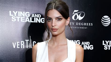 Emily Ratajkowski Poses Nude At Weeks Pregnant