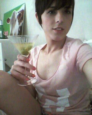 TS Caiden Hall In Short Hair Femboy Shots And Long Hair After More Months On Hor Porn Pictures