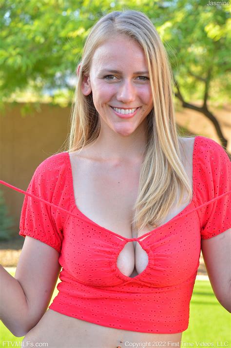 Natural Blonde Jasmine Masturbates With A Sex Toy In A Backyard CoedCherry