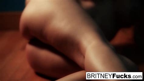 Blonde Slut Rubs One Out XNXX