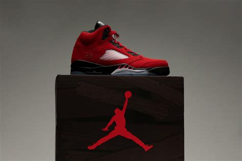 AIR JORDAN 5 RETRO 'RAGING BULL' & SNEAKERBOX