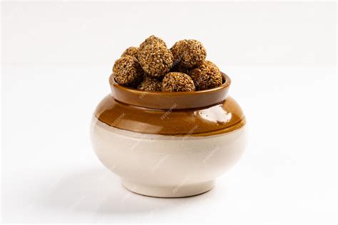 Sesame ladoo или ellu unda или til ladoo - традиционное индийское ...