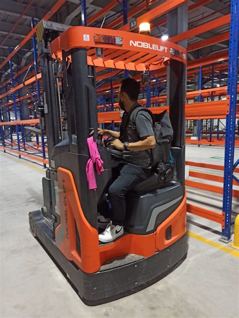 reach truck elektrik semarang forklift semarang