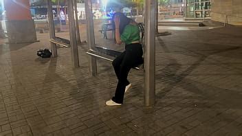 J ai rencontré une inconnue au Nouvel An et je l ai invitée à baiser XVIDEOS