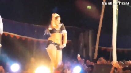 Deep Navel Babe Tease Dance