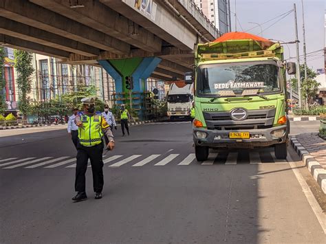 Pemkot Tangerang Gelar Razia Tertibkan Jam Operasional Truk Tanah