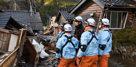 Japan Quake Toll Rises To 62 As Weather Hampers Rescuers