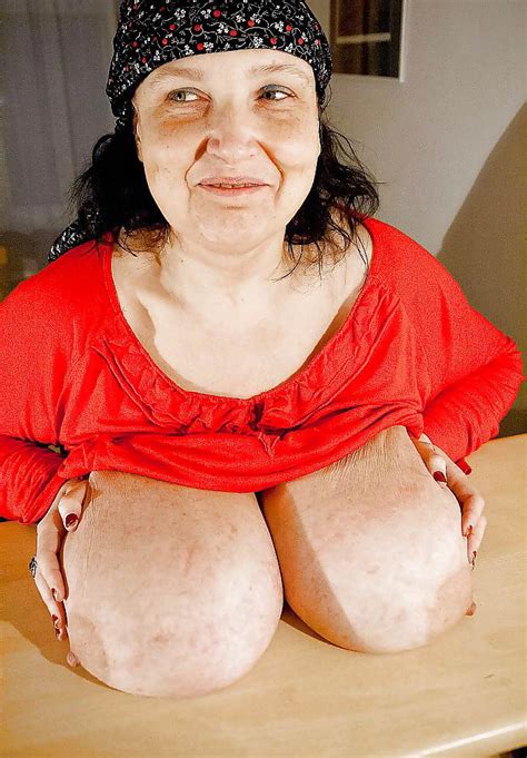 Older Mom Big Tits Big Ass Woman Nude Photo