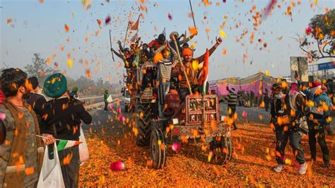 Farmers Breach Police Barricades At Singhu Tikri Protest Sites