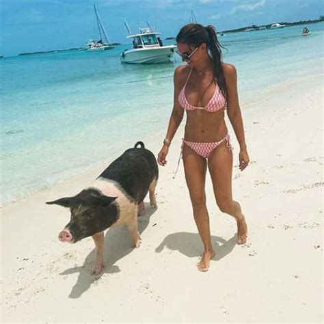 10 Hot Sexy Kata Sarka Bikini Pics