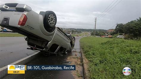 Caminhonete Capota Na Br No Recife Bom Dia Pe G